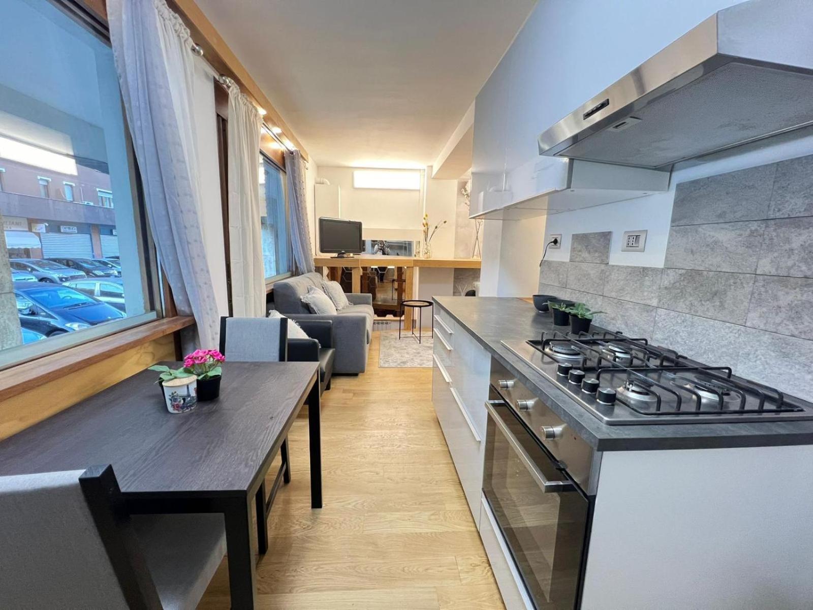 "R&P Apartment", Short Term Stay, Elegant Design, Bisceglie Metro Station, Easy For San Siro And Fiera Milano, Free Parking Exterior photo
